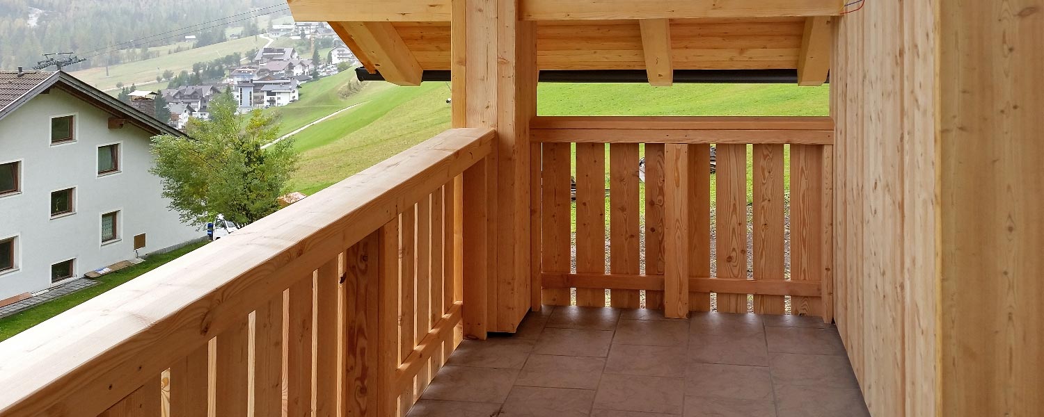 slider-alto-adige-balcone-legno-suedtirol-holzbalkon