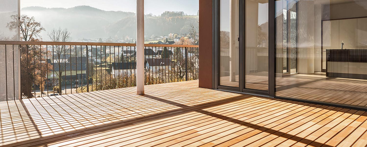 slider-holzbau-gadertal-terrassenboden-costruzione-legno-val-badia-terrazza